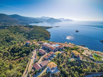 Domotel Agios Nikolaos i Sivota | Book online nu!